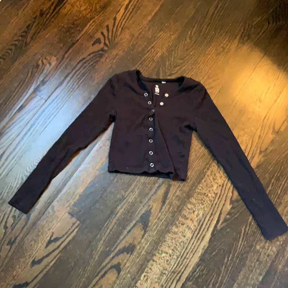 Me to We brand but bought from pacsun| Women’s Xs| Black top with silver buttons